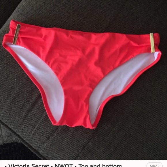 NWOT VS Bikini Top and matching bottom - Picture 3 of 3